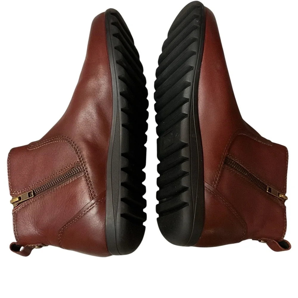 Taos Footwear Women's Leather Side Zip Comfort Heel Classic Ankle Booties Size 8